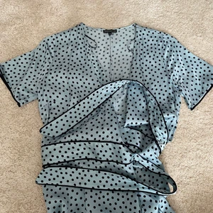 Klänning från Stockh lm - Säljer en klänning från Stockh lm, storlek 34, använd en gång😍