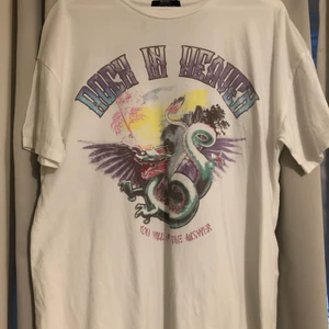 Tshirt - Säljer den här skitsnygga t-shirten!🤩 köparen står för frakten🥰