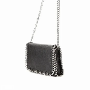 Super snygg tiamo väska - Köptes för 500kr för några år sedan. Buda ifrån 150kr! Super lite rostigt på knapparna innuti väskan men syns inte alls utåt! Köp direkt för 300kr!