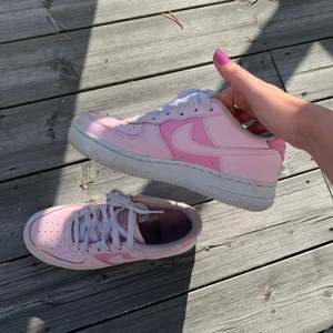 Nike air force 1 - Rosa nike air force 1 i fint skick💓