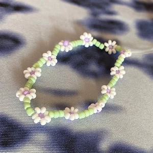 Mintgrönt armband - Seed bead / rocailles armband med mintgrön, vit, ljusblå och opalvit. 60kr inklusive frakt