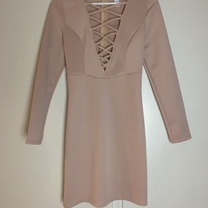 Klänning S - En klänning ifrån nly one. Aldrig använd. 