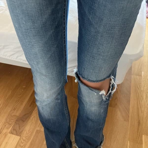 Crocker jeans W25 L31 - Lågmidjade jeans från crocker. Måtten på jeansen är W25 och L32, innerbenslängd: 73cm💕 Bra i längden på mig som e 161 cm.