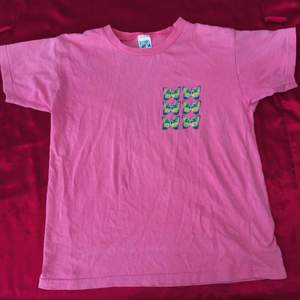 Rosa t-shirt med fjärilar