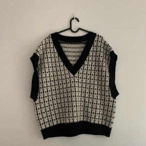 Väst Gina Tricot - Intressekoll!! Väst från Gina Tricot, knappt använd! 