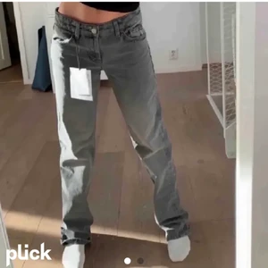 Gråa lågmidjade jeans från zara - (SÅLD)