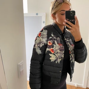 Jacka - Jacka okänt märke med akvarie mönster