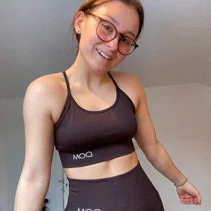 Sportbh DOM xs - Superfin brun sportbh som inte kommit till användning. Så söt!!! Skulle säga att den även passar en s då den är stretchig! ❤️