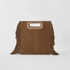 Maje väska - Säljer min så fina väska från maje! Inte använd på länge och passar så sjukt bra till hösten🥰 Köpt från maje butiken för ungefär 2000❤️ Skriv vid intresse💞