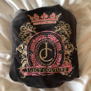 Juicy couture hoodie!  - Över fet juicy hoodie! Fett fint skick och såklart äkta! Har bara används 1 gång! 
