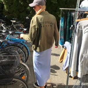 Jacka  - Jättesnygg jacka som passar till det mesta! Skriv om fler bilder önskas.  