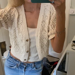 Kofta från Zara  - Så fin stickad kofta från Zara!! Aldrig använd 