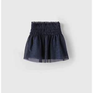 Slutsåld kjol från zara, köparen står för frakten💙 bud 230+frakt