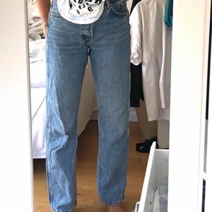 Jeans &otherstories - Ljusblåa andotherstories jeans. Bra skick, inga skador. 250kr + frakt. Storlek 26