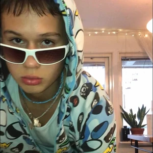 Baby milo x kaws - Animal zip! Baby Milo x kaws! Tar bud från 3000