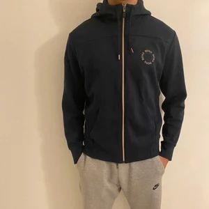 Kofta Hugo Boss  - Nästan helt nyskick. Buda gärna privat för att sänka priset!