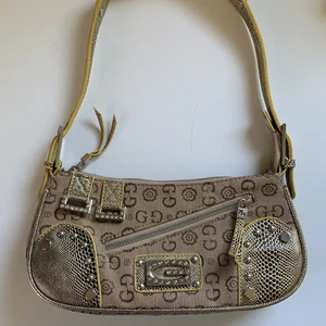 Väska - Intressekoll på denna coola väska, buda gärna.