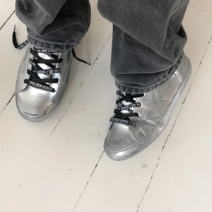 Golden Goose limited edition skor - Säljer världens snyggaste skor pga av de är alldeles för stora för mig. Fick de i present för två veckor sedan så helt nya. Ny pris 5700