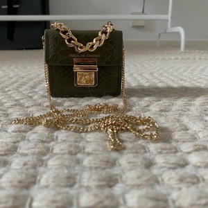 Väska - Inköpt för 699kr. Aldrig använd.