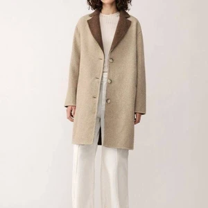 STYELIN tessa kappa - Helt oanvänd kappa från STYLEIN i modellen ”tessa”. Nypris: 3990kr