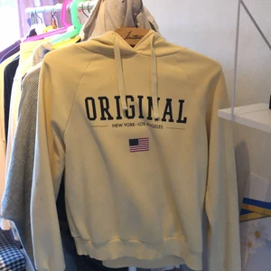 Hoodie  - Gul hoodie 