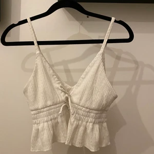 vitt linne - fint linne från bershka! Använd en gång. 100kr+frakt