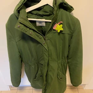 Jacka  - Säljer nu min fina vårjacka i jätte bra skick. 