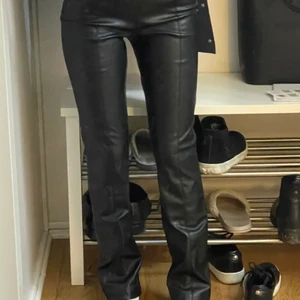 Skinnbyxor Zara - Skinnbyxor från Zara, jättebra skick knappt använda💕 