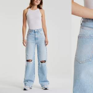 Säljer dessa populära Gina tricot jeans i strl 34 och är i bra längd på mig som är 163.
