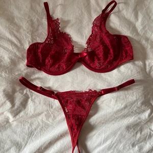 Helt nytt rött underklädesset strl S - Helt nytt rött spets underklädesset i storlek S! Super fint och snyggt! Frakt 13kr🥰