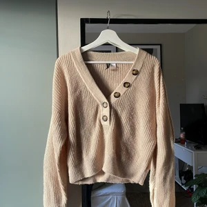 Stickad tröja - Supergullig stickad tröja från hm med knappar