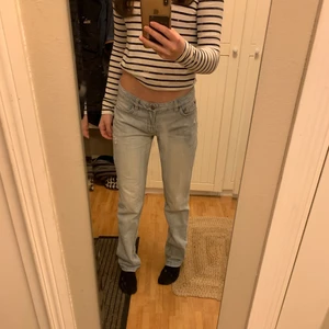 lågmidjade jeans  - lågmidjade jeans super snygga passar s budgivning!