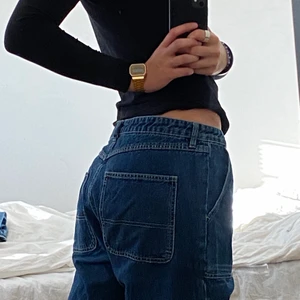 Jeans - Raka jeans från Monki, jag är 172 och de går ner till fötterna på mig