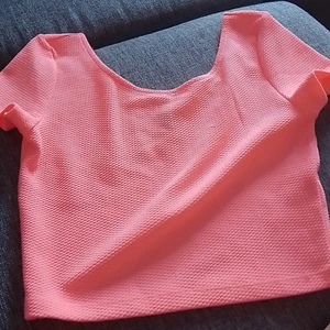 Hm tröja oanvänd storlek s - Tröja från HM oanvänd nypris 99 kr. Tillkommer frakt men kan mötas i Varberg.