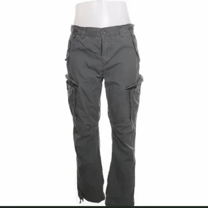 Cargobyxor - Köpte dessa i sellpy, använt kanske 5 gånger Max! 🥰 super snygga och baggy 