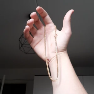 20 g 18k guld - Hej jag säljer mitt guld halsband för att jag bhöver lite extra penger det äe 20g guld som ligger på ungerfår 10500kr just nu men jag sälber den för 8000
