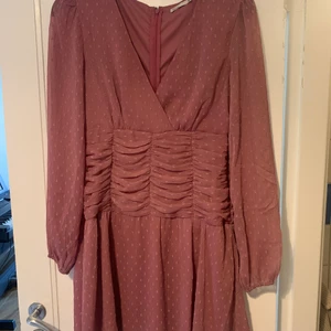 Söt klänning - Från Nelly, endast testad!😁