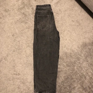 Oversized jeans - Oversized jeans ifrån asos, asnice att skata i och i fint skick 9/10