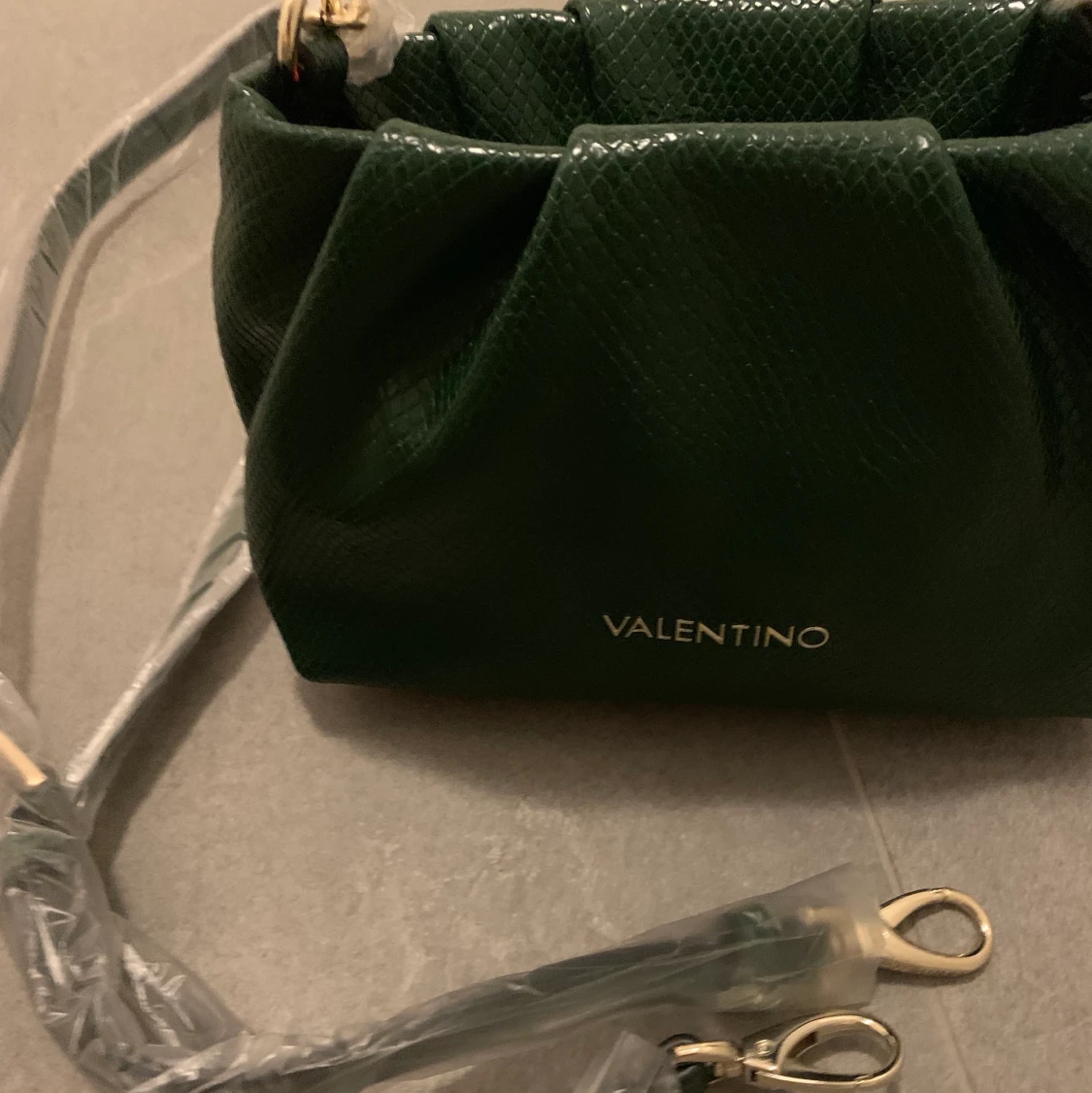 Helt oanvänd ny slutsåld valentino väska - 91