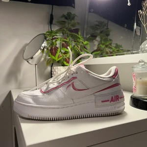 Nike air force shadow rosa - Säljer mina skor då jag inte använder dem längre😊
