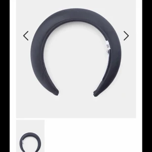 GANNI hårband  - Säljer mitt hårband ifrån GANNI fick det i julklapp 2019 , superfint verkligen men får ingen användning av det🤍