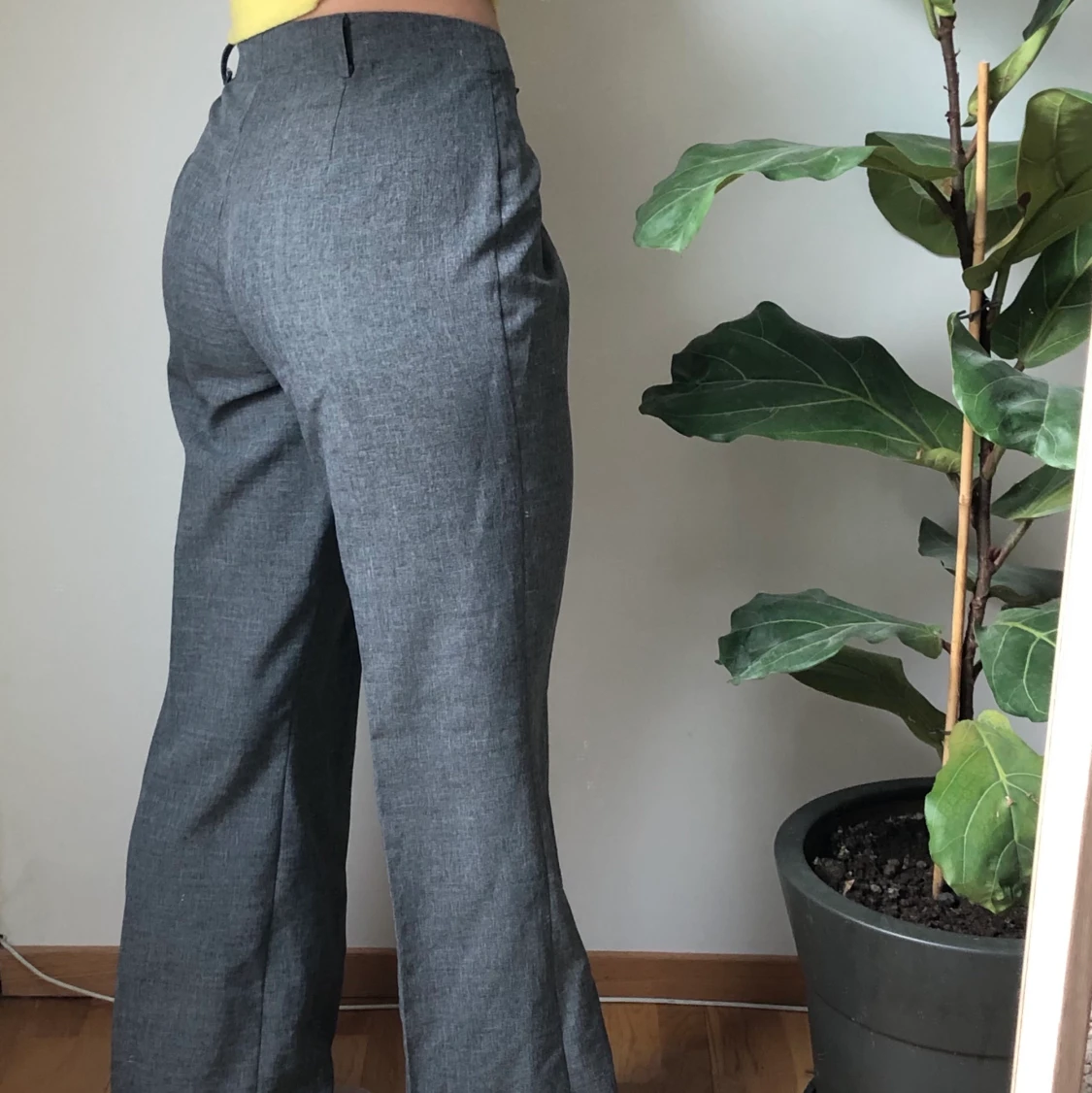 Gråa kostymbyxor - 90