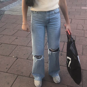 Jeans zara - Klippta för mig som är 165. Använda fåtal gånger🤍🤍