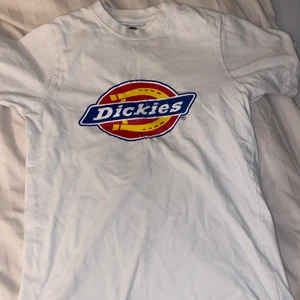 Dickies tröja - Säljer denna dickies tröja i storlek XS. Använt skick. Frakt ingår inte i priset❤️