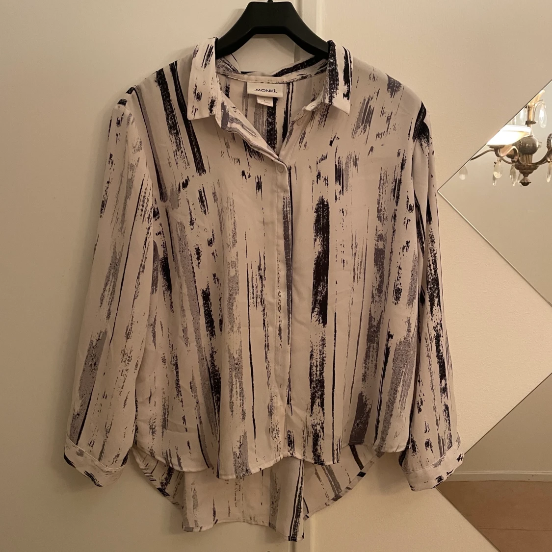 Svart-vit blus/skjorta - 90