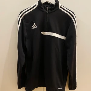 Träningströja/overall Adidas, Strl. M - Långärmad träningströja/overall från Adidas. Climacool. Storlek M. Fint skick förutom färgningen på lappen (se sista bilden).