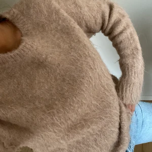 Beige Stickad tröja i alpacka!!  - Tröja i alpacka, Stl XS men passar S/M☺️☺️