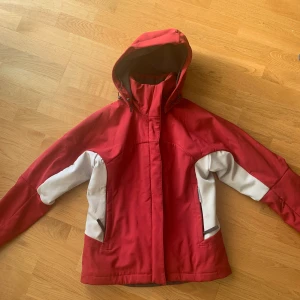 Salomon skidjacka dam storlek M - Fin jacka från Salomon! Storlek M. Nypris: 1999kr