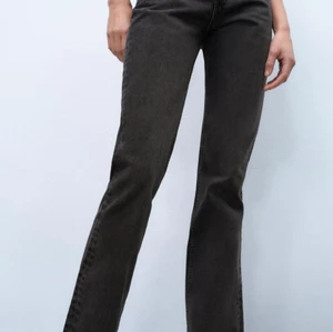 Zara jeans  - Hej! Säljer dom här jeansen från zara dom är slut över allt hos zara har använt dom 1 gång säljer dom för 300 kr dom är köpta för 360 men ni kan buda ochså dom är i storlek 40( dom är små i storleken)