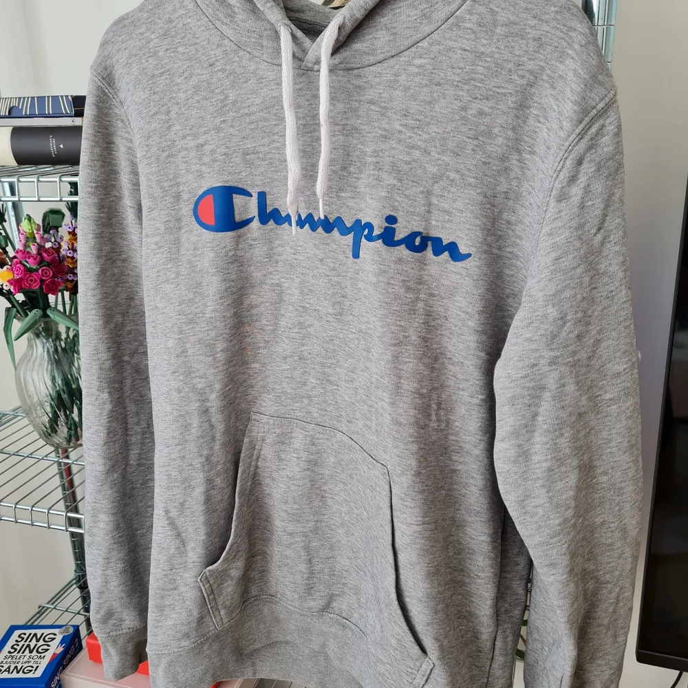 Champion hoodie gott skick skick storlek M. Köparen står för frakten . Hoodies.